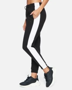 Therma Fleece Jogger -Quality Apparel Shop 3hcu2084 black 3