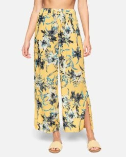 Solana Wide Leg Pant -Quality Apparel Shop 3hwkp0090 cornsilk lily 3