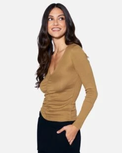 ESSENTIAL RUCHED LONG SLEEVE TOP -Quality Apparel Shop dz23g154 pale brown 3 08989d3b ff08 45e8 9a31 57f4f508afd3