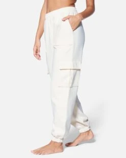 ESSENTIAL FLEECE CARGO JOGGER PANT -Quality Apparel Shop dz24a195 cream 3 dcc8f829 7c3f 4e17 b19a a549cb3fc56b